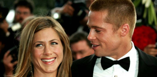 Jennifer Aniston se casó con Brad Pitt el 29 de julio de 2000, en Malibú. Luego de cinco años de matrimonio decidieron separarse. Se especuló que Pitt le fue infiel con Angelina Jolie.