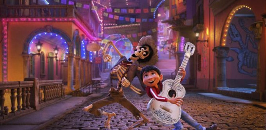 "Coco", la cinta de Pixar sobre el tradicional Día de los Muertos mexicano, cumplió los pronósticos y se llevó el Óscar a la mejor película de animación.
