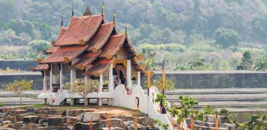 La ciudad de Pattaya se localiza en la costa este del golfo de Siam, 130 kilómetros al sureste de Bangkok, la capital de Tailandia.