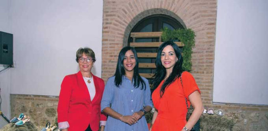 Mayra Báez, Ana Carolina Báez y Giselle Báez.