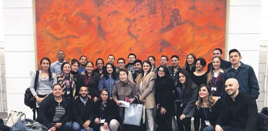 JUNTOS 2018. Representantes de Honduras, El Salvador, Costa Rica, Nicaragua, Guatemala, Panamá, Cuba y República Dominicana junto a Hiroko Kishida, durante la visita al Museo de la Paz.