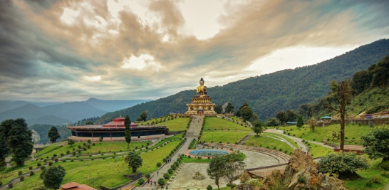 Es fácil llegar a Ravangla y al parque. El pueblo dista unos 65 kilómetros de Gangtok, la capital del estado.