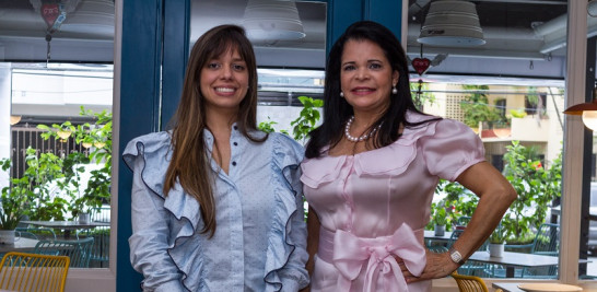 Paola Patricia Santana y Angélica De Lluberes.