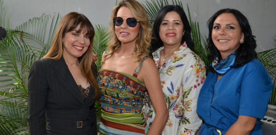 Nelly Azar, Adriana de Rivera, Brenda López y Gaby Sánchez.