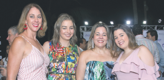 Gina Saleta, Loren Medina, Amelia Izquierdo y María A. Dargam.