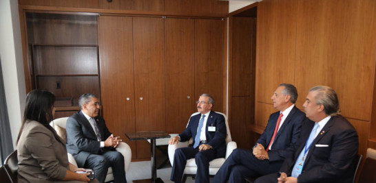 Reunión. El presidente Danilo Medina sostuvo un encuentro con el legislador de origen dominicano Adriano Espaillat, miembro de la Cámara de Representantes de Estados Unidos.