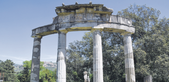 Venus de Cnido. El templo circular de Venus fue recreado siglos después con fragmentos encontrados en los alrededores.