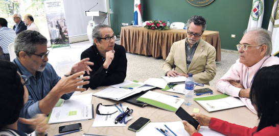 Reunión. La mesa de trabajo de Medio Ambiente durante las discusiones de "La Carta de Santo Domingo".