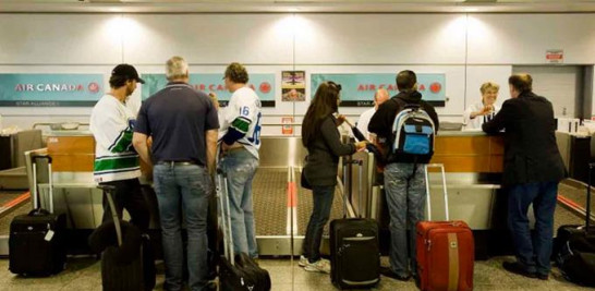 ACUERDO. El gobierno dominicano firmó un acuerdo con el de Estados Unidos que establece un procedimiento de pre-autorización en el transporte aéreo, que sería aplicado inicialmente en el aeropuerto de Punta Cana.