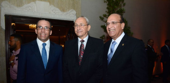 Presentes. El ministro de Educación, Andrés Navarro, el jurista Jorge Subero Isa, y el presidente de la JCE, Julio César Castaños.