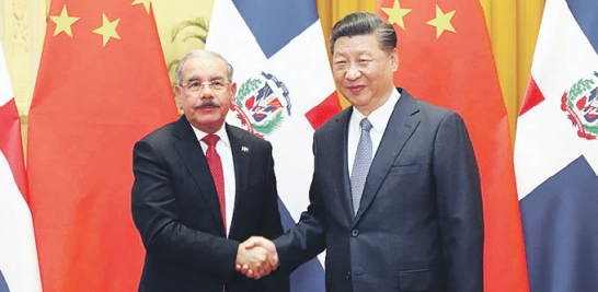 La reunión. El presidente Danilo Medina, junto a su delegación de funcionarios, durante la reunión sostenida con el presidente de China, Xi Jinping, y parte de sus ministros. Ese encuentro fue la principal actividad del mandatario dominicano el viernes.