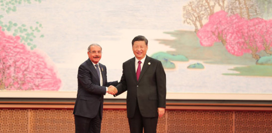 El presidente Danilo Medina es recibido por el presidente de Chino, Xi Jinping.