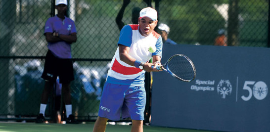 Ronald Vasquez avanzó a la final de la categoría de sencillos masculinos 011 nivel 5 del Invitacional Mundial de Tenis de Olimpiadas Especiales.