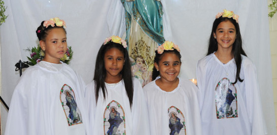 Reinas. La niñas llevan un vestuario que representa un valor espiritual, con el significado de cada eucaristia