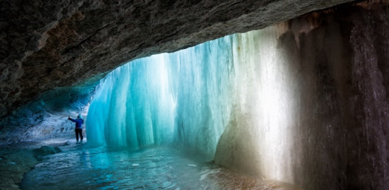 Interior de las cascadas de la reserva Minnehaha, en Minnesota, Estados Unidos.