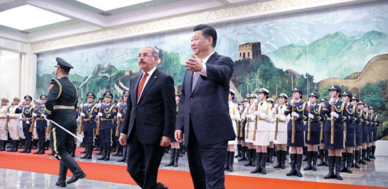 CLÁUSULA Entre los dieciocho acuerdos firmados por la República Dominicana y la República Popular China, con el presidente Danilo Medina y su homólogo chino, Xi Jinping, como testigos de honor, está la exención mutua de visado en algunas categorías.