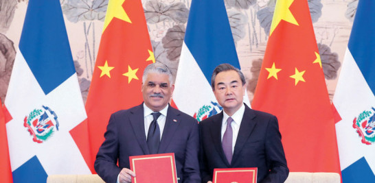Taiwán. República Dominicana rompió lazos con Taiwán y estableció relaciones diplomáticas con China.