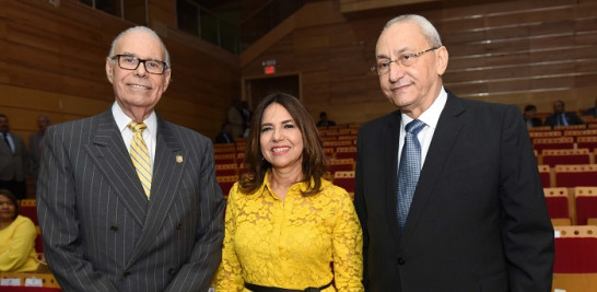 Víctor Gómez Bergés, Rafaelina Peralta y Jorge Subero Isa.