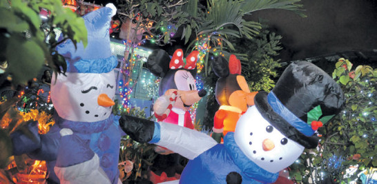La decoración de este año fue colocada por la familia y vecinos en sólo tres días.