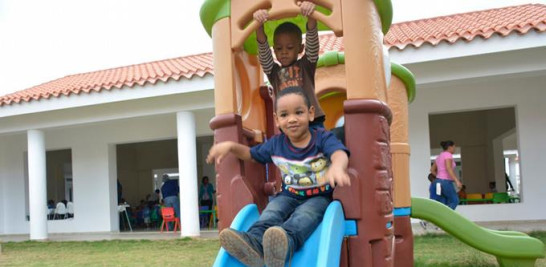 Áreas infantiles. Espacios para los hijos, practicar deportes y para que las familias disfruten de actividades al aire.
