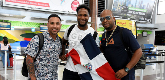 Los lanzadores Néstor Cortés. Marlon Arias y Odrisamer
Despaigne a su llegada al aeropuerto de Panamá.