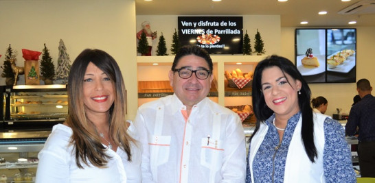 Gina Eli, Miguel Calzada y Virginia Pérez