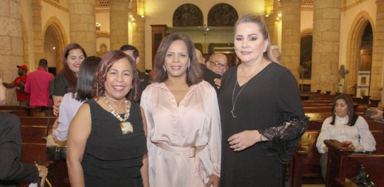 Zoila Puello, Marivell Contreras y Jatnna Tavárez.
