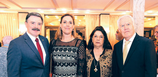 Rogelio Viesca, Mara de Viesca, Maricela Fernández y Daniel García.