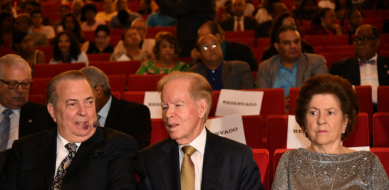 Presencia. El ministro de Cultura, Eduardo Selman; el empresario José
Luis Corripio Estrada y su esposa, Ana María Alonso de Corripio.