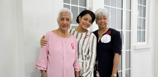 Guadalupe Soto, Gladys Acosta y Sarah Gómez.