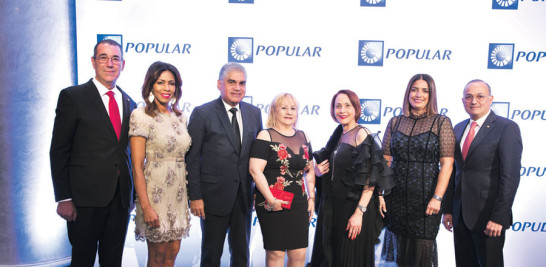Petra Cruz, Fausto Fernández, Yacqueline de Fernández, Maybé Sánchez Caminero y Carolina Marmolejos.