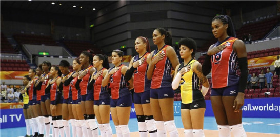Las integrantes de la selección hace reverenia al himno durante un pasado Campeonato Mundial.