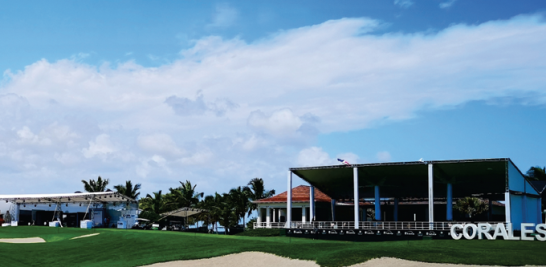 Todo listo para el torneo! Vista panorámica del área VIP del Grupo Puntacana en Corales.