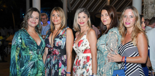 Kalini Polanco, Kaolani Polanco, Carolina Mendoza, Larissa Llanez y Silvia Fernández.