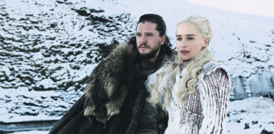 Jon Snow (Kit Harington) junto a Daenerys (Emilia).