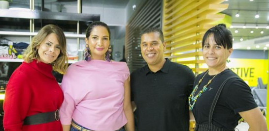 Glennys Santana, Katiusca y Enrique Montero e Ingrid Rosario.