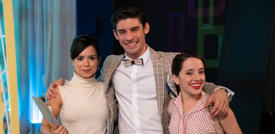 Jonathan José Quintana, al centro, regresa a Nickelodeon como antagonista en Club 57, NICKELODEON