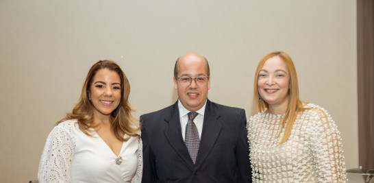 Gina Taveras, Wilfredo Almánzar y Johanna García.