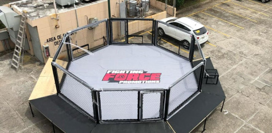 La jaula adquirida por la empresa Fighting Force no tiene nada que envidiarle a las que utilizan las grandes marcas de la MMA internacional.