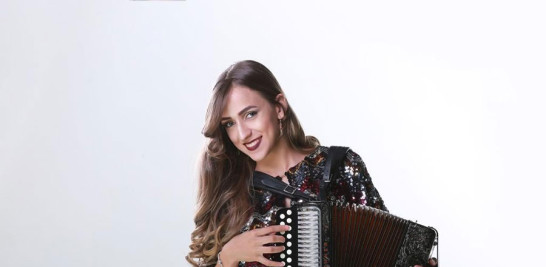 La barbie del acordeón pertenece a la generación más reciente de músicos típicos. Ella junto a varios de sus colegas, entre ellos Jayson Guzmán, cantarán el 9 de agosto en el Gran Teatro del Cibao.