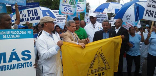 El Colegio Médico se manifestó por mejores salarios.