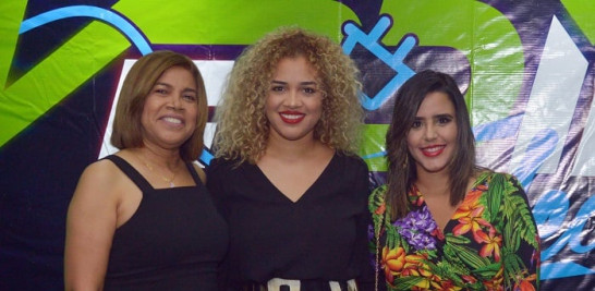 Gladys Rodríguez, Paola Agnes y Laura Bonnelly.