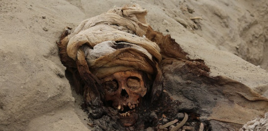 Hasta el momento se han encontrado los esqueletos de 364 niños ejecutados en al menos tres episodios distintos acontecidos entre 100 y 150 años. Foto: EFE/ Luis Puell/ Agencia Andina