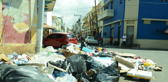 Otra de las calles plagadas de desechos. / Foto: José Alberto Maldonado