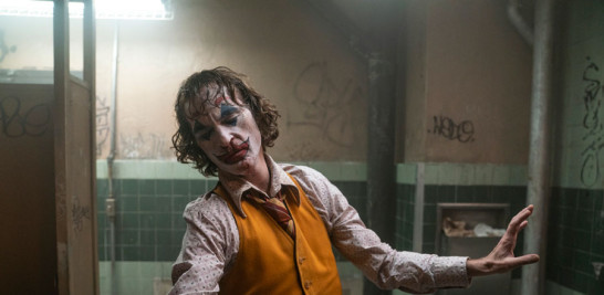Pocas películas van tan bien y tan lejos, permitiéndose tanta repugnancia. Joker es hija de este tiempo, una película que está a la altura.