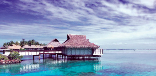 Cabañas sobre pilotes en un hotel ubicado en la Polinesia francesa. CORTESÍA DE LA AUTORA