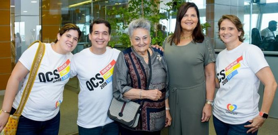 Rebeca Villanueva, Raúl Camilo, Tatis de Villanueva, Sonia Villanueva y Maribel López.