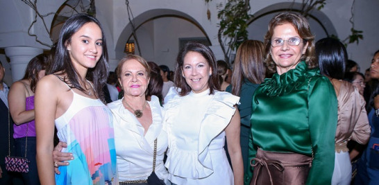 Jimena Guzmán, Clarissa de García, Annie Luciano y  Delia Duboq.