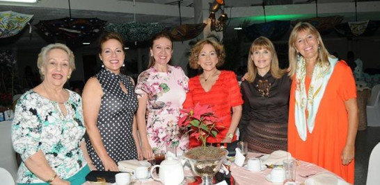 Maritza Rojas, Fe María Holguin, Rossy Rivera, Armidis Galan, Andrea Benitez y Adriana Bucci.