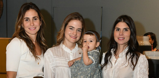 Rosa Montes, Raquel Montes, Irenne Acebal y María Vidal.